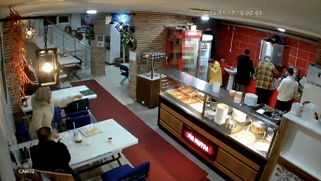 Heimlich manevrasıyla çocuğun hayatını kurtardı