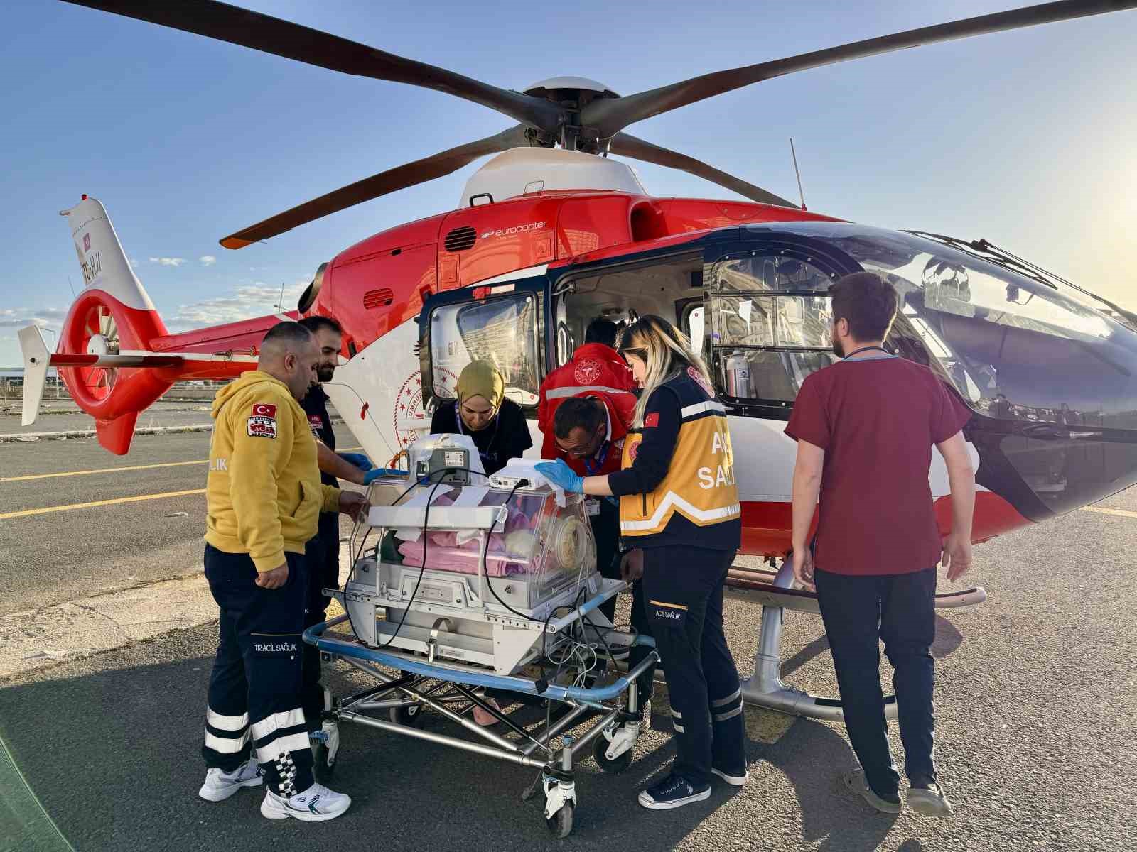 Prematüre Adar, göz tedavisi için helikopterle Van’a sevk edildi