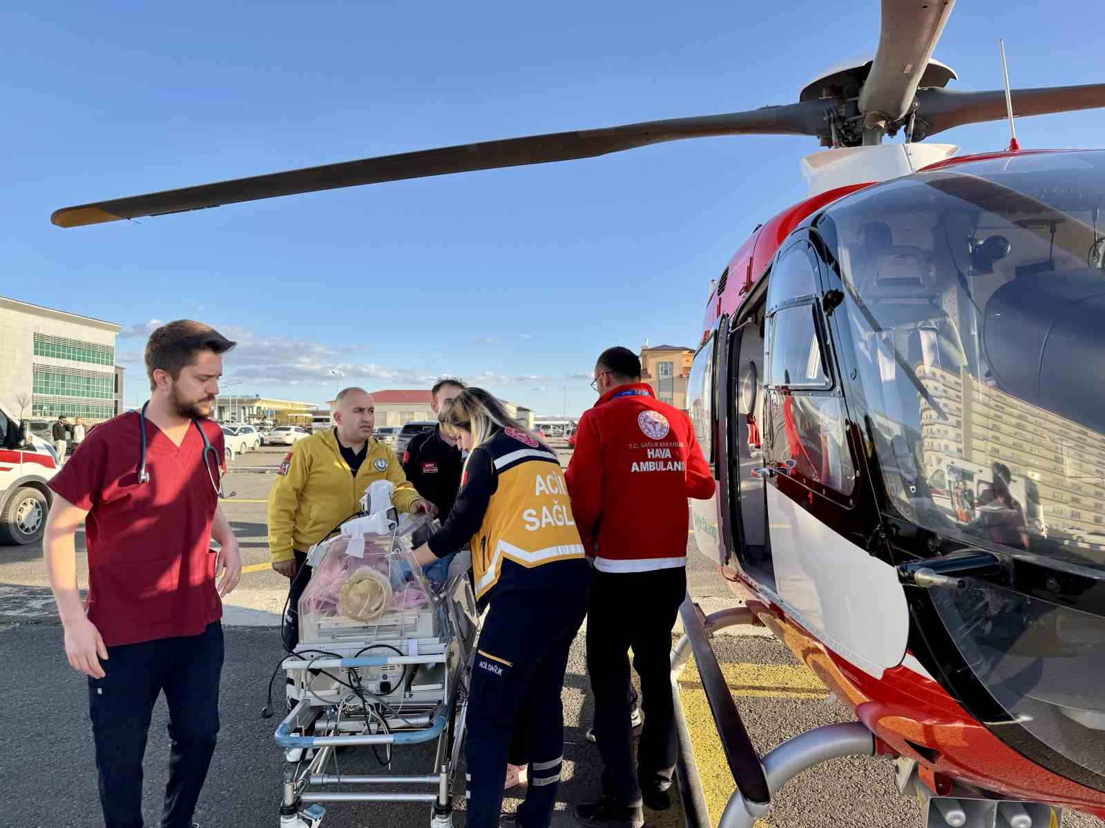 Prematüre Adar, göz tedavisi için helikopterle Van’a sevk edildi