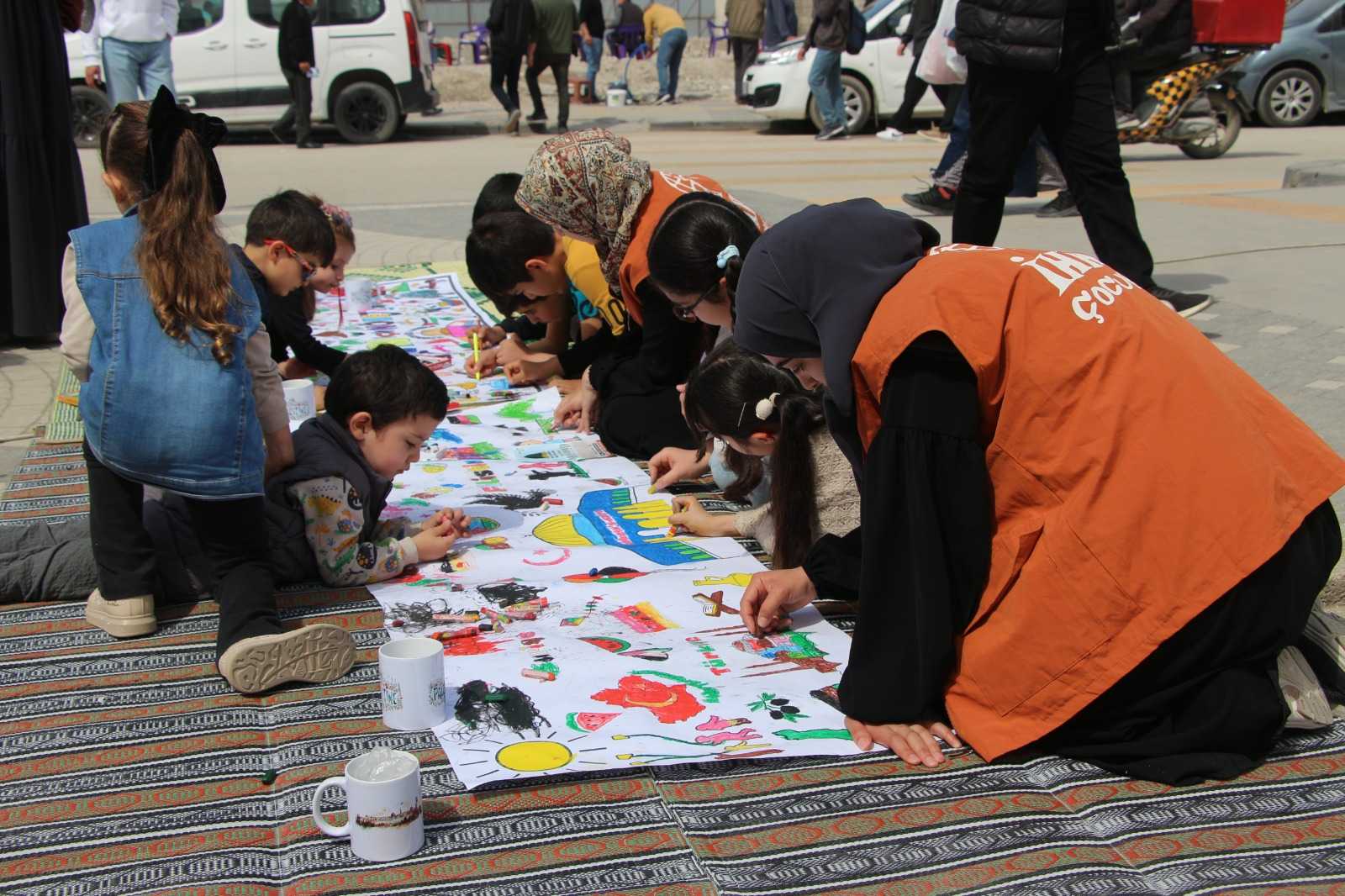 Çocuklar çizdi, anneler yazdı: Van’dan Gazze’ye gönül köprüsü