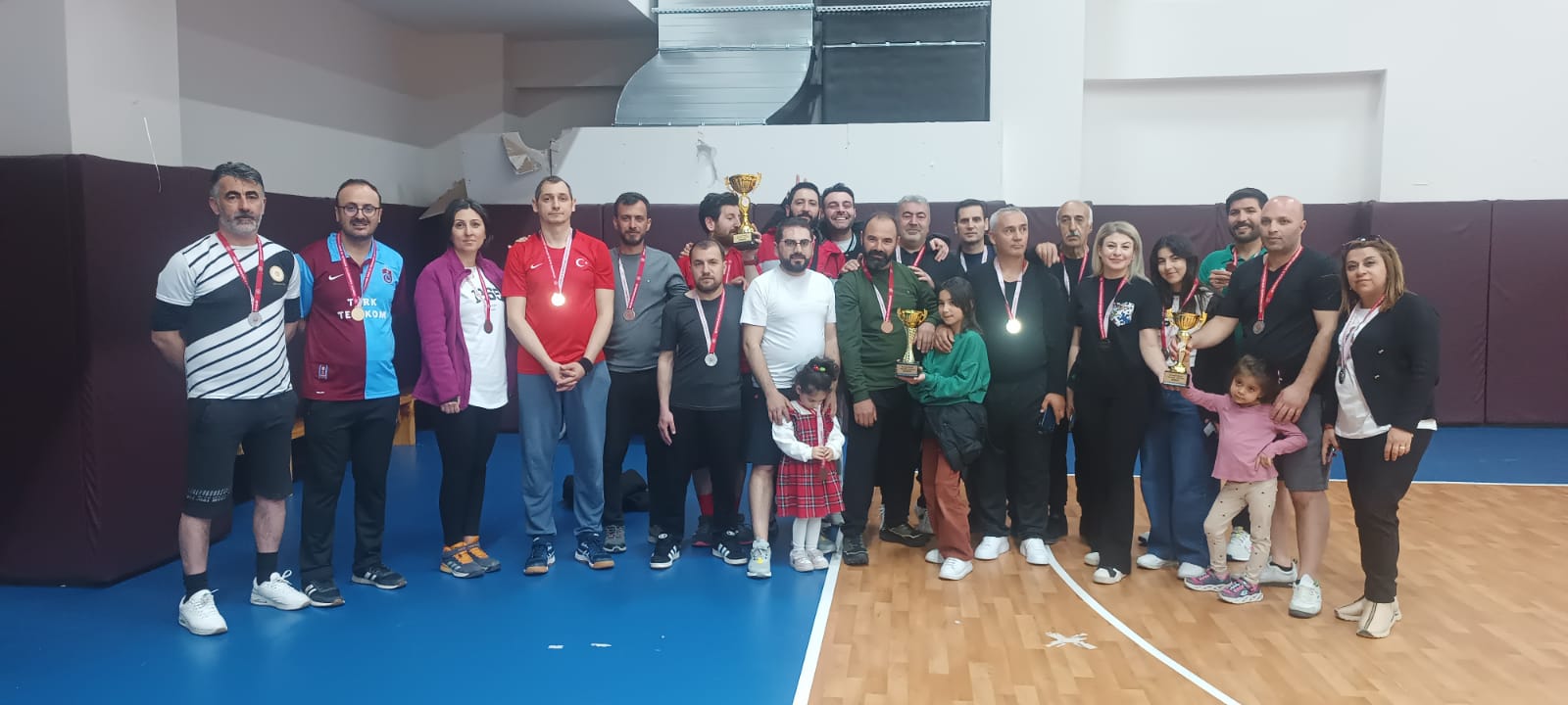 Gazeteciler Sahada Ter Döktü: Van Kalesi Şampiyonluğu Göğüsledi!