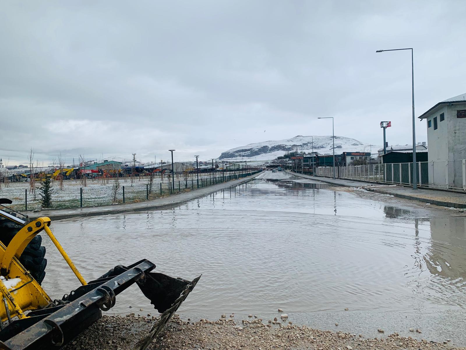 Tuşba Belediyesi’nden su baskınlarına karşı çalışma