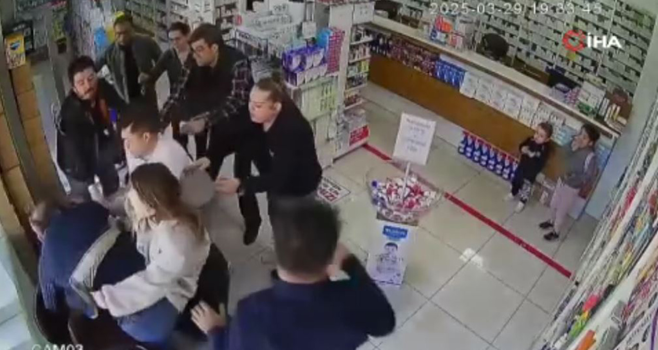 Boks ringine dönen eczanedeki kavga anı kamerada