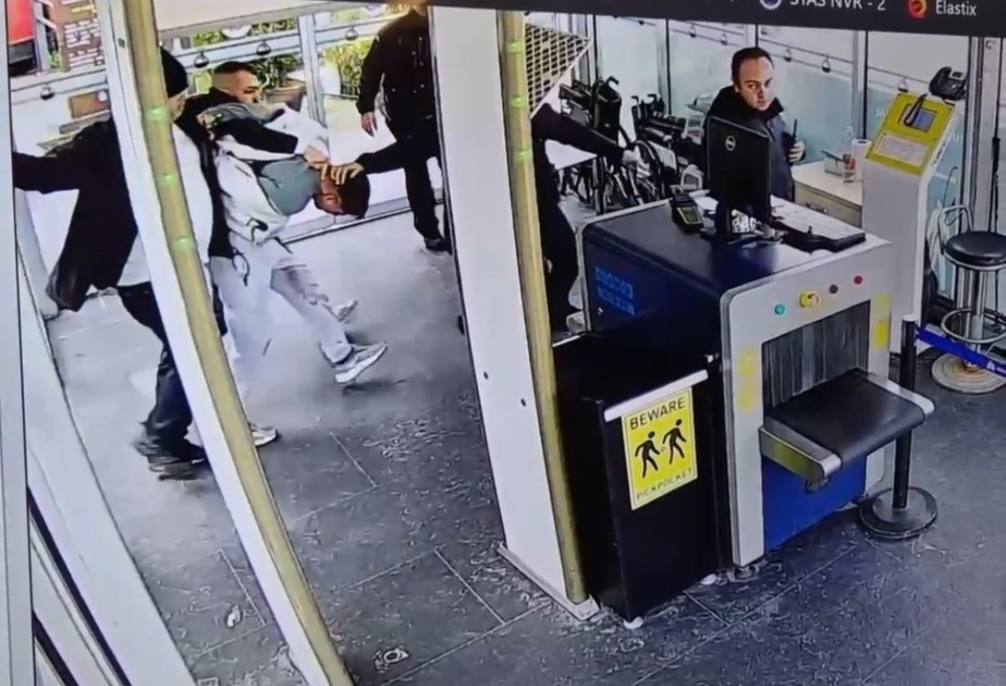 Hakkında yakalama kararı olan şahıs tatil dönüşü sürprizle karşılandı