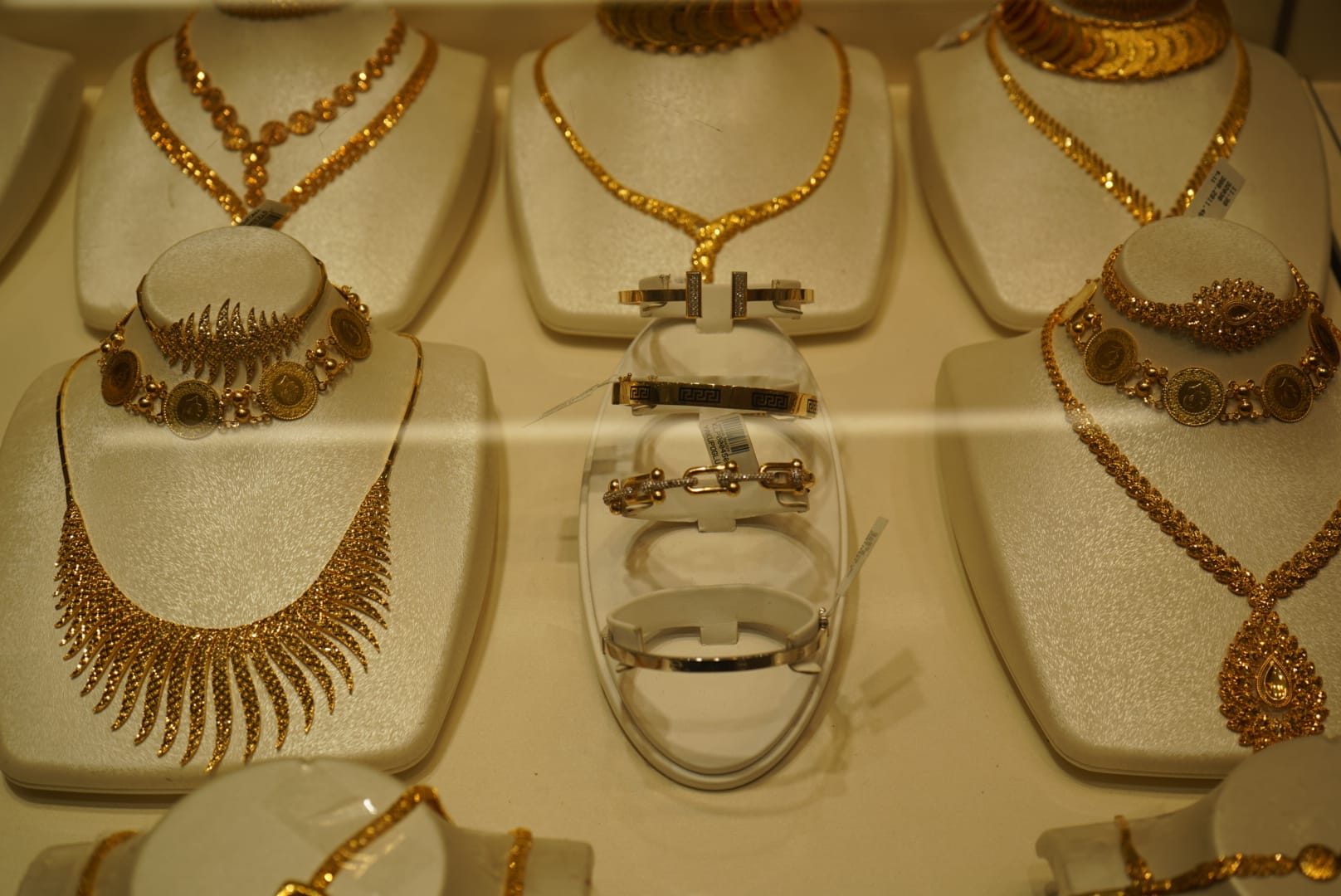 Altın rekora koşuyor: Güvenli liman yeniden parlıyor