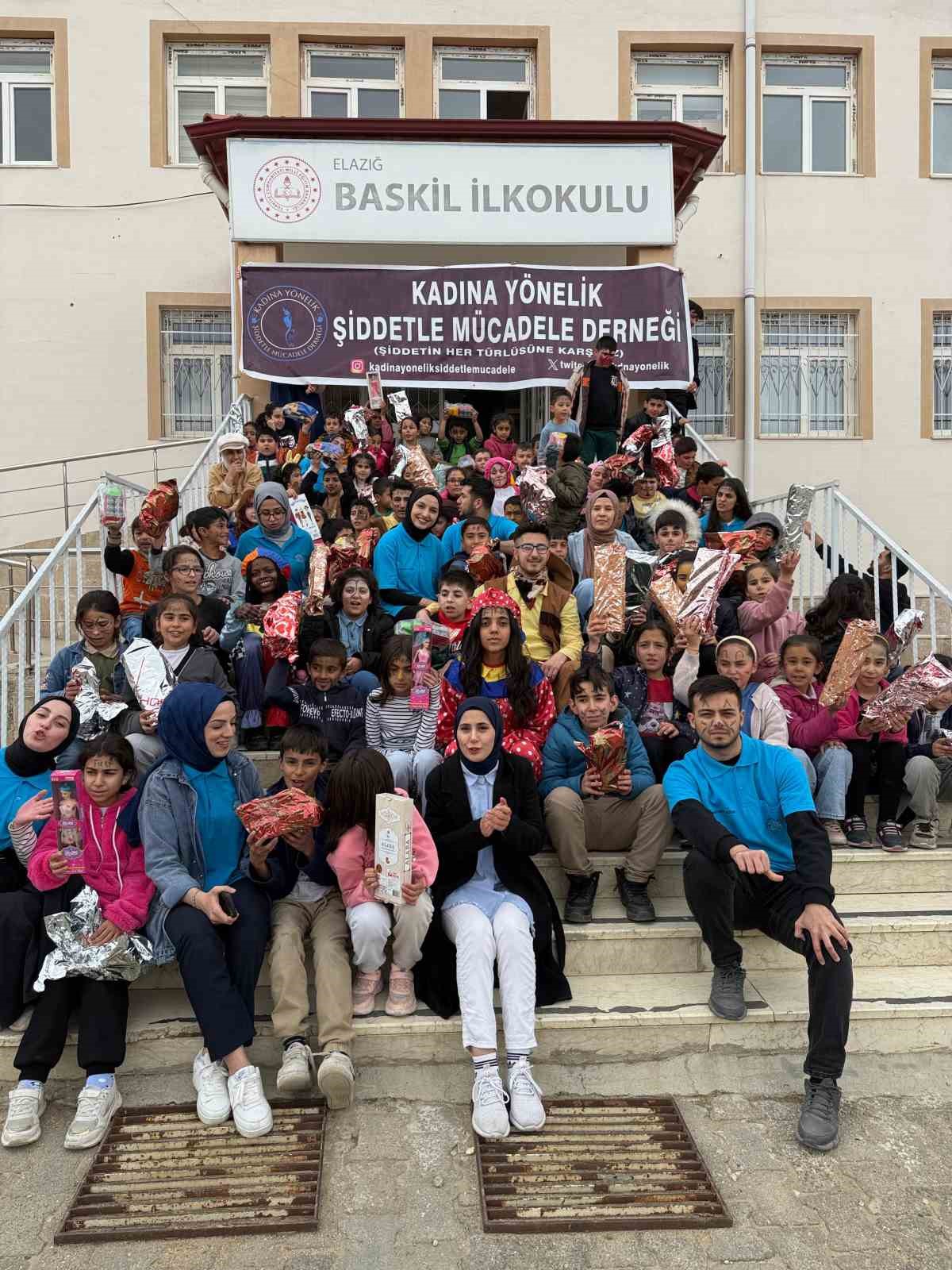 Köy okulundaki öğrencilere sürpriz
