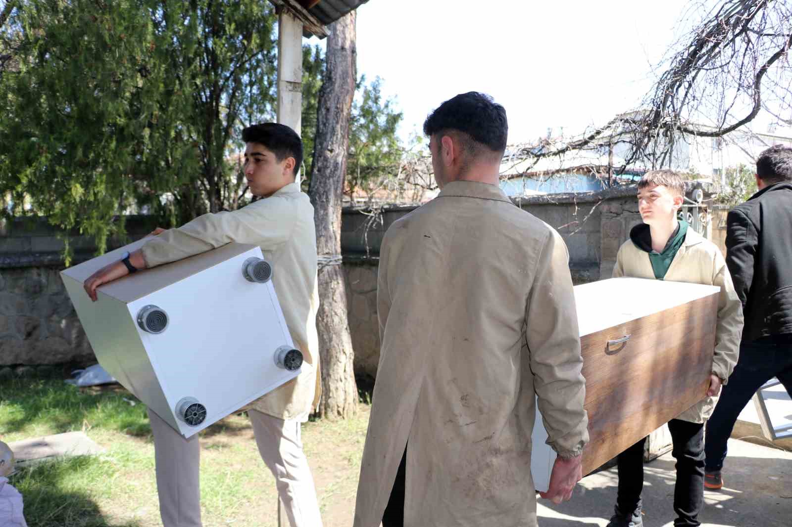 Erzincan’da meslek lisesi öğrencileri iyilik mesaisinde