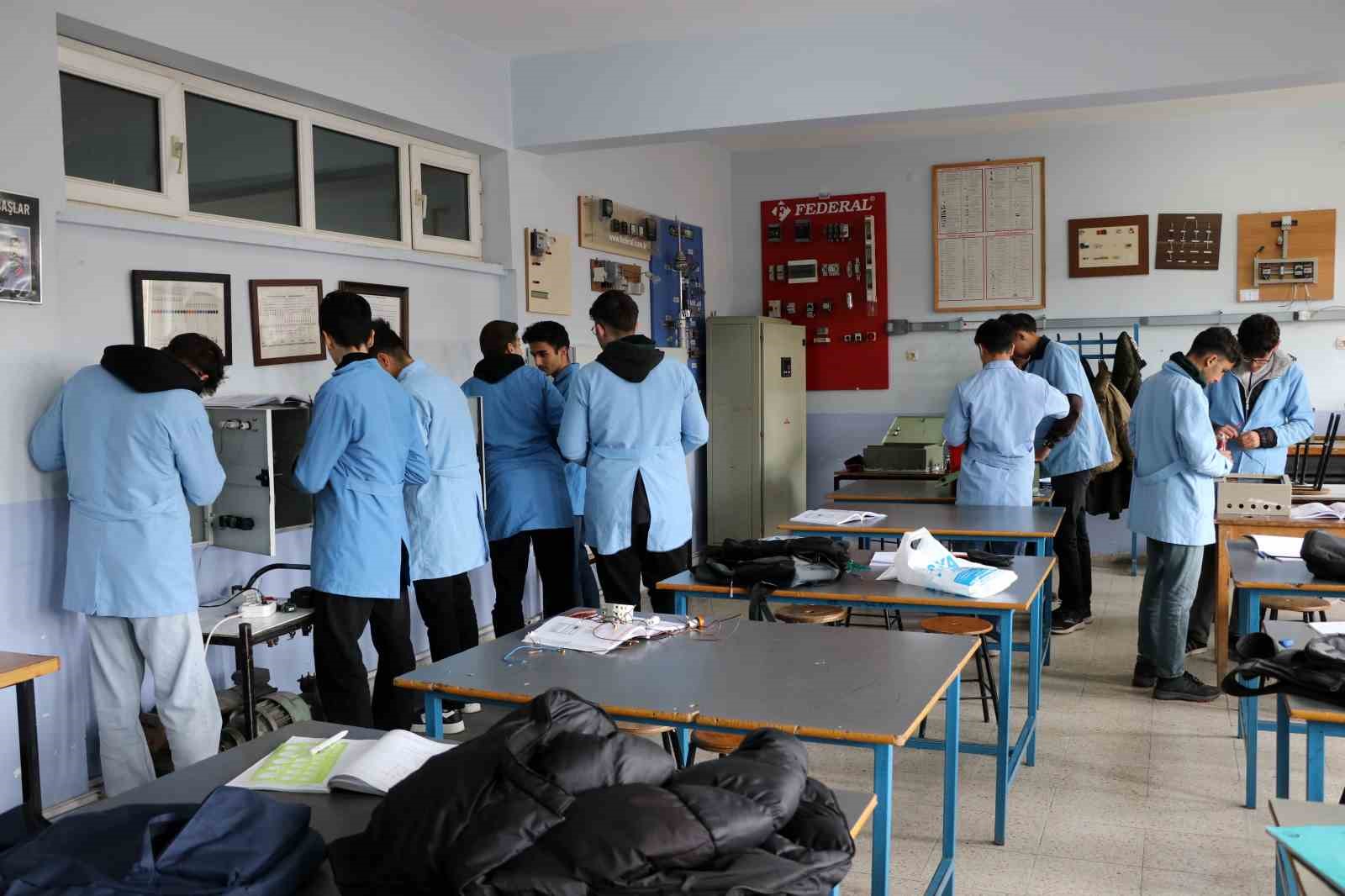 Erzincan’da meslek lisesi öğrencileri iyilik mesaisinde