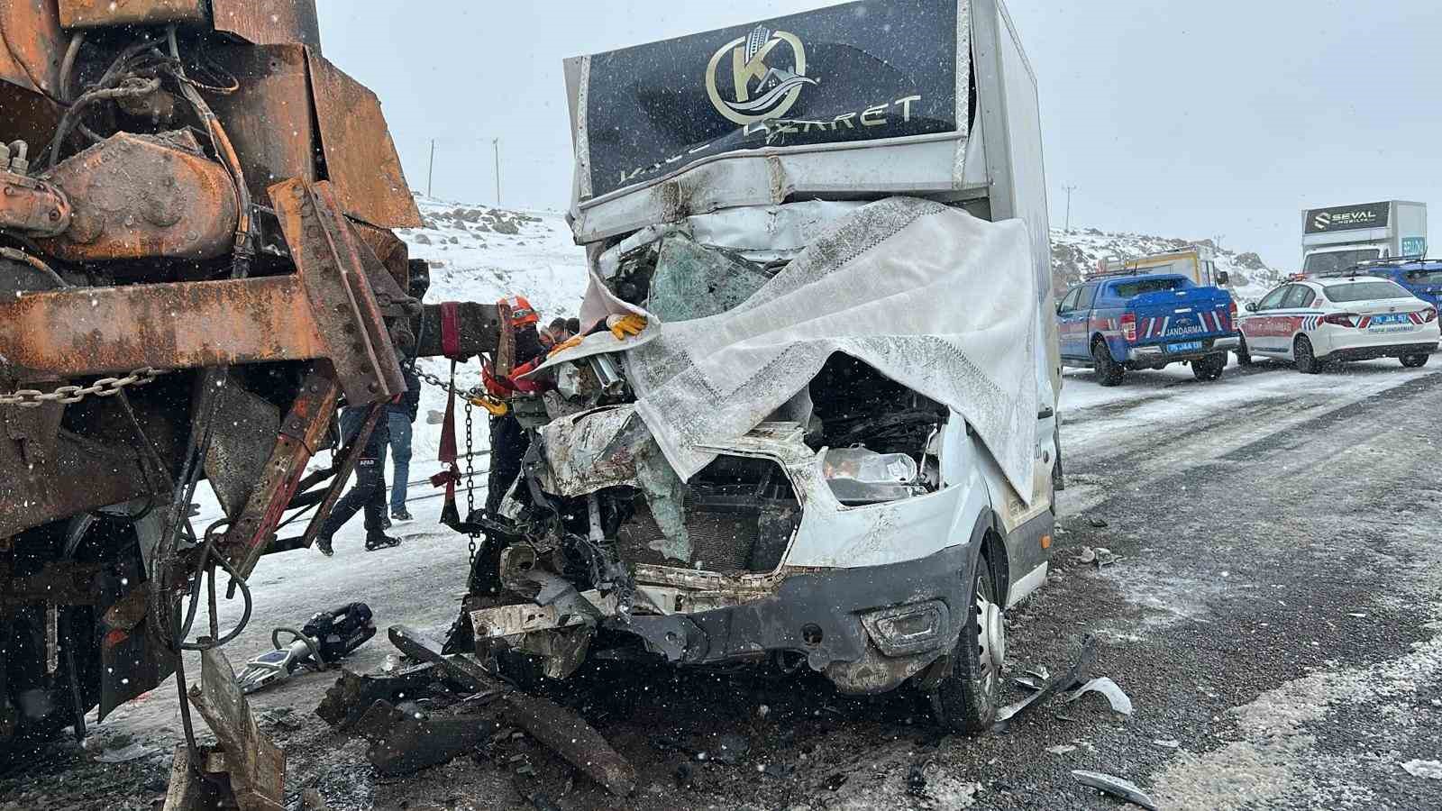 Ardahan’da trafik kazası: 1 ölü, 2 yaralı