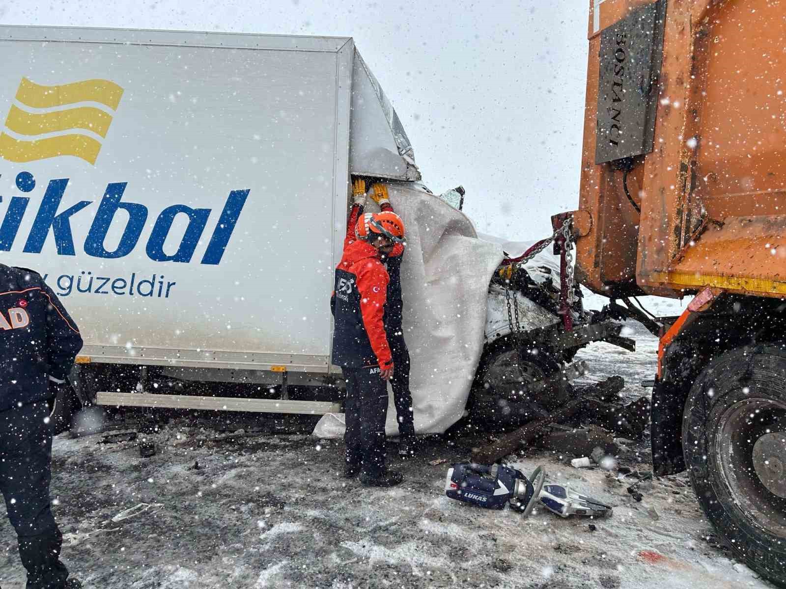 Ardahan’da trafik kazası: 1 ölü, 2 yaralı