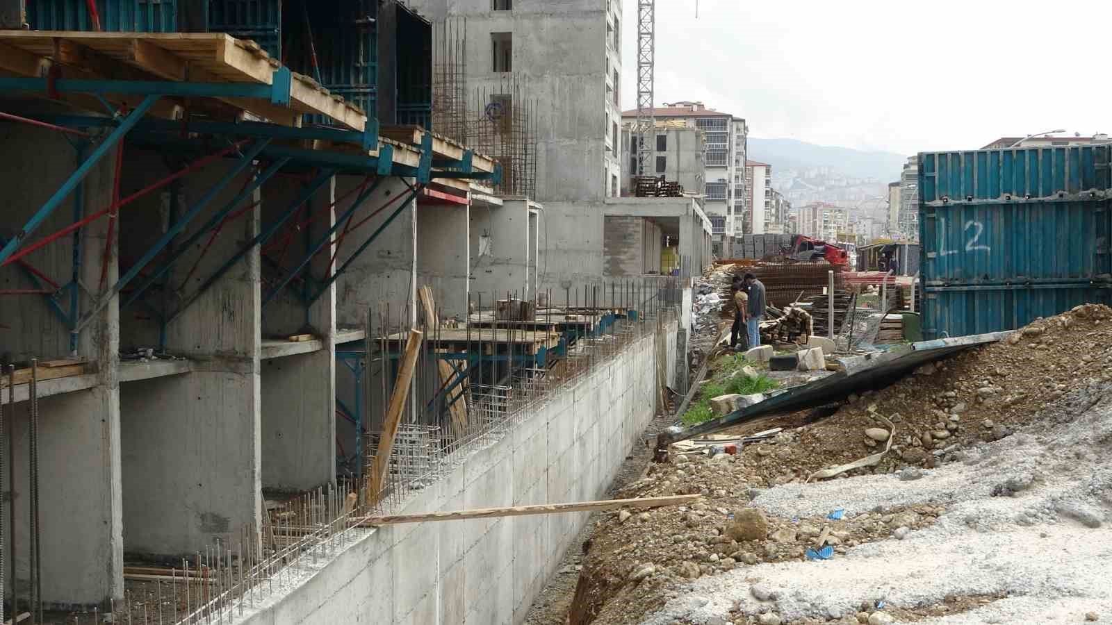 Malatya’da inşattan düşen işçi yaralandı