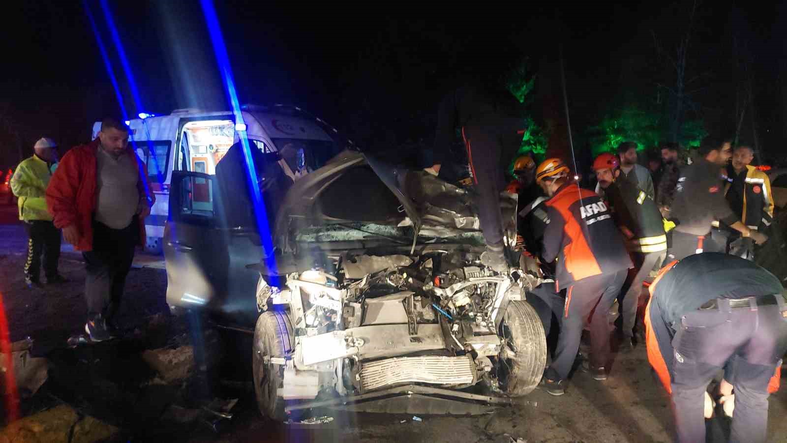 Freni tutmayan kamyonet 6 aracı biçti: 7 yaralı