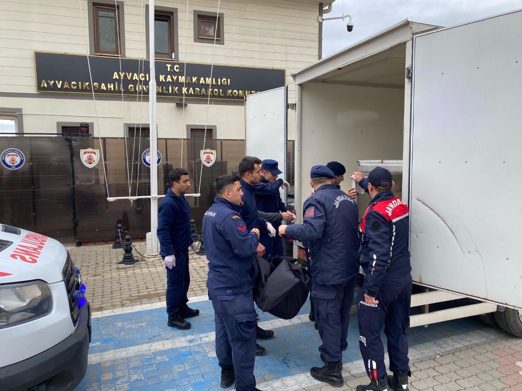 Kaçak göçmenleri taşıyan bot battı…5 kişi hayatını kaybetti