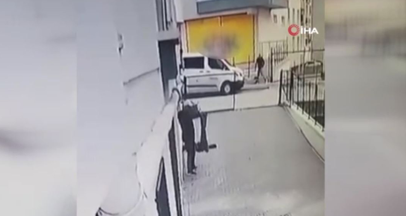 Evin balkonunda asılı duran kıyafetleri çaldı