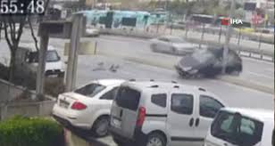 Avcılar E-5’te kaza anı kamerada