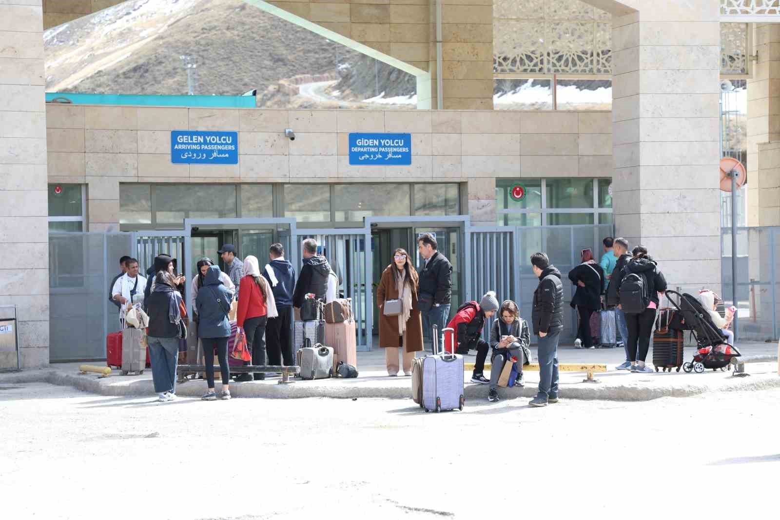 İranlı turistler Van ekonomisine büyük katkı sağlıyor