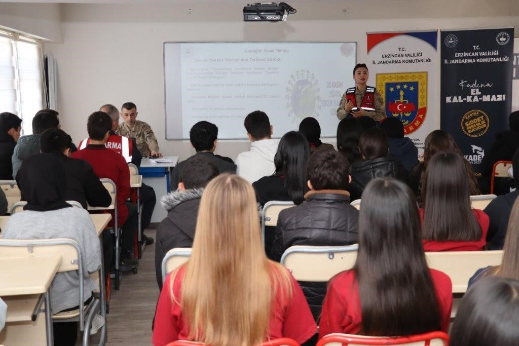 Jandarma ekiplerinden öğrencilere bilgilendirme