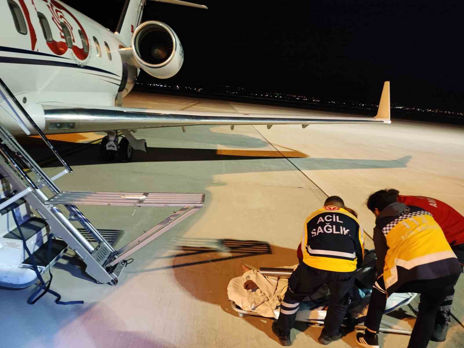 Kalp yetmezliği bulunan hasta, uçak ambulans ile sevk edildi