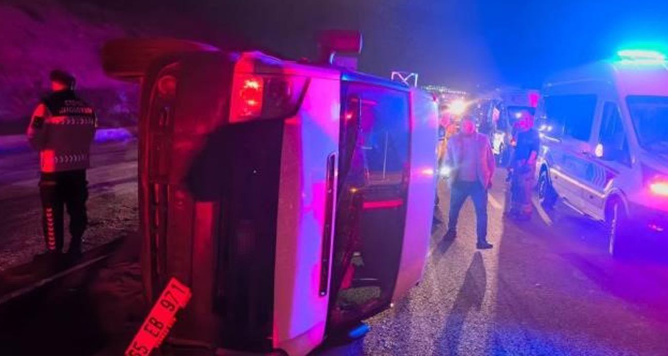 Kontrolden çıkan minibüs takla attı: 1 ölü, 10 yaralı