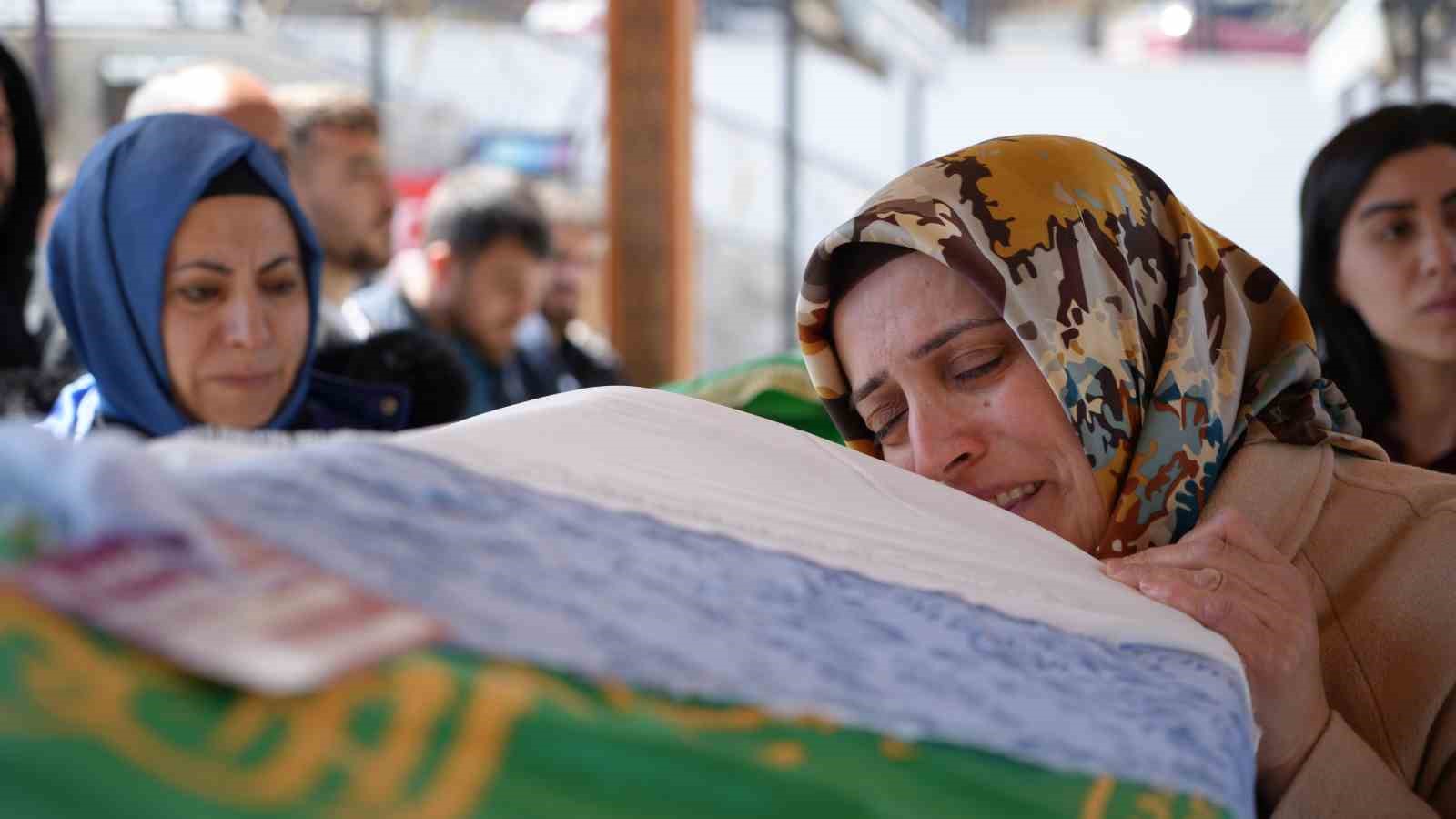 Kızı vahşice katledilen bir annenin feryadı yürekleri dağladı