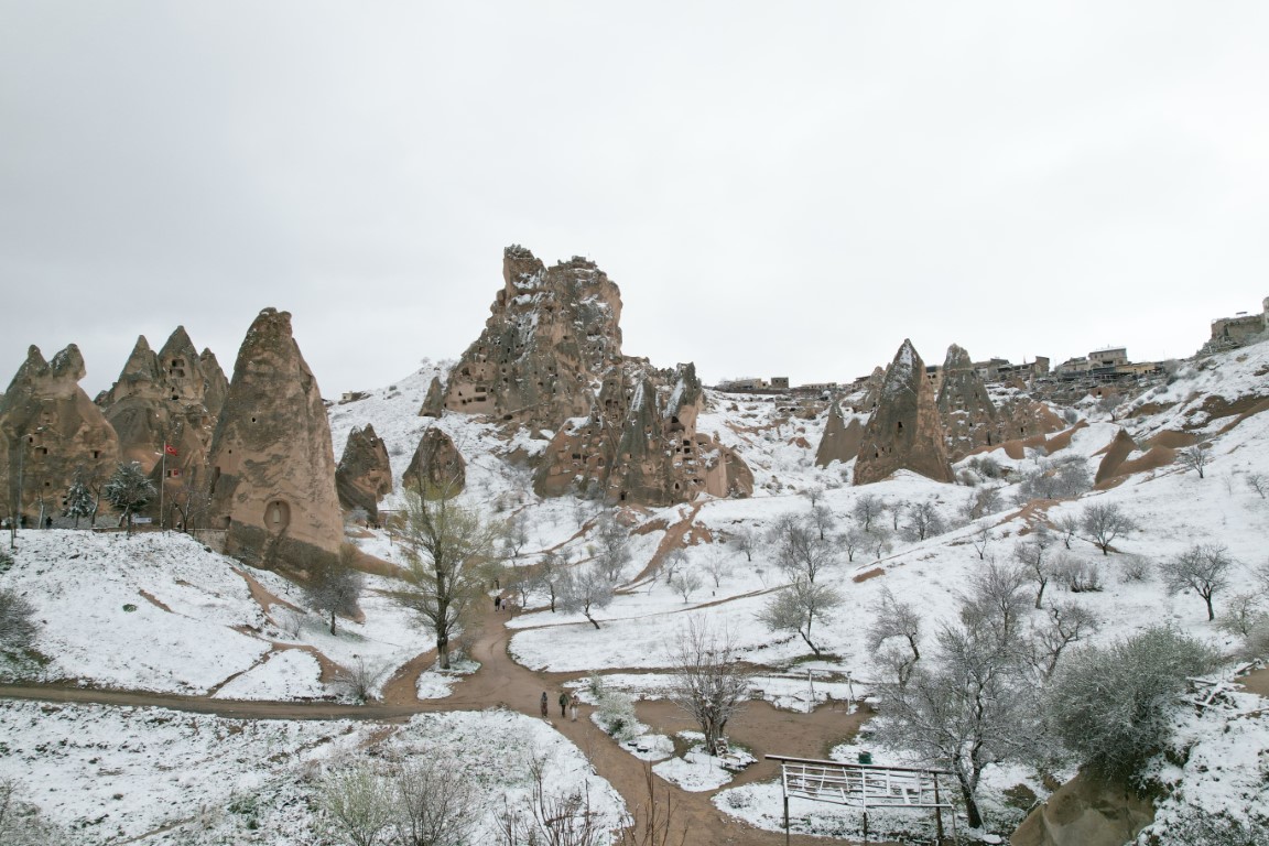 Kapadokya beyaza büründü