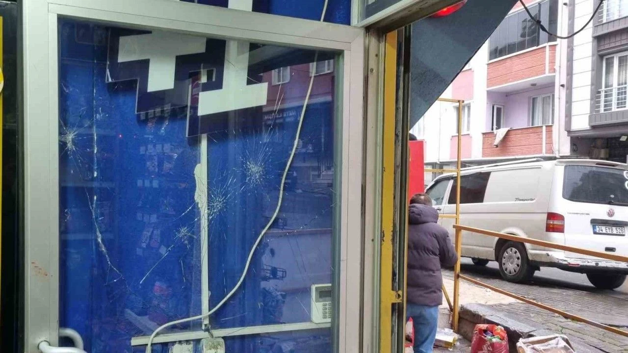 Tekel bayisinde sopalı kavga!