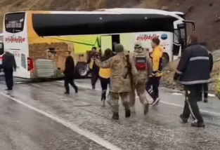 Van-Hakkari Yolunda Feci Kaza: 1 Ölü, 10 Yaralı