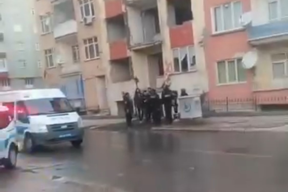 Malatya’da bir kişi ağır hasarlı binada ölü bulundu