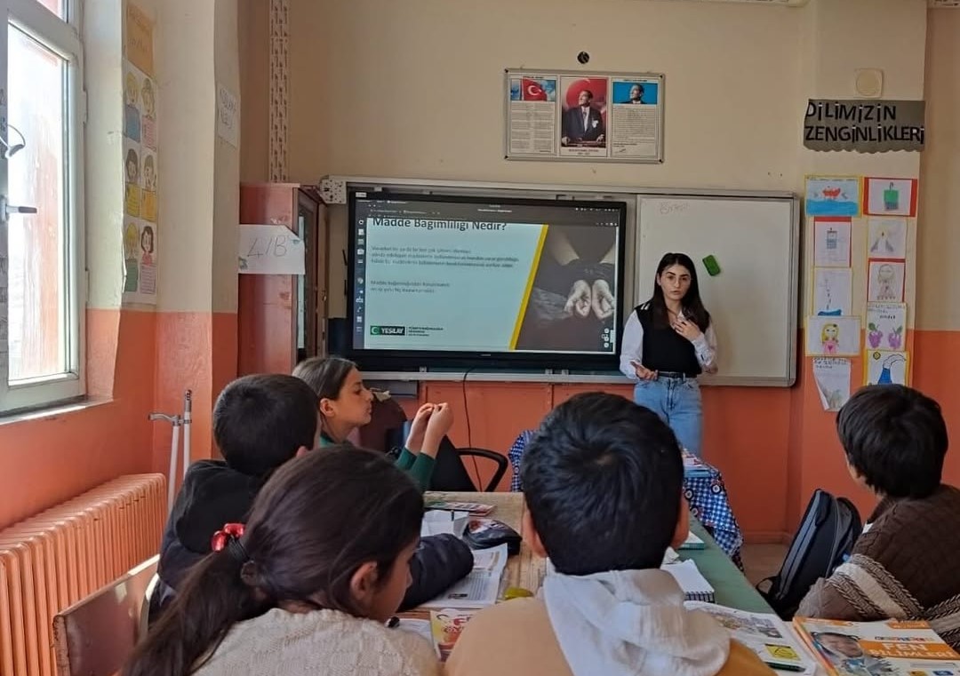 Minik öğrencilere madde bağımlılığı eğitimi