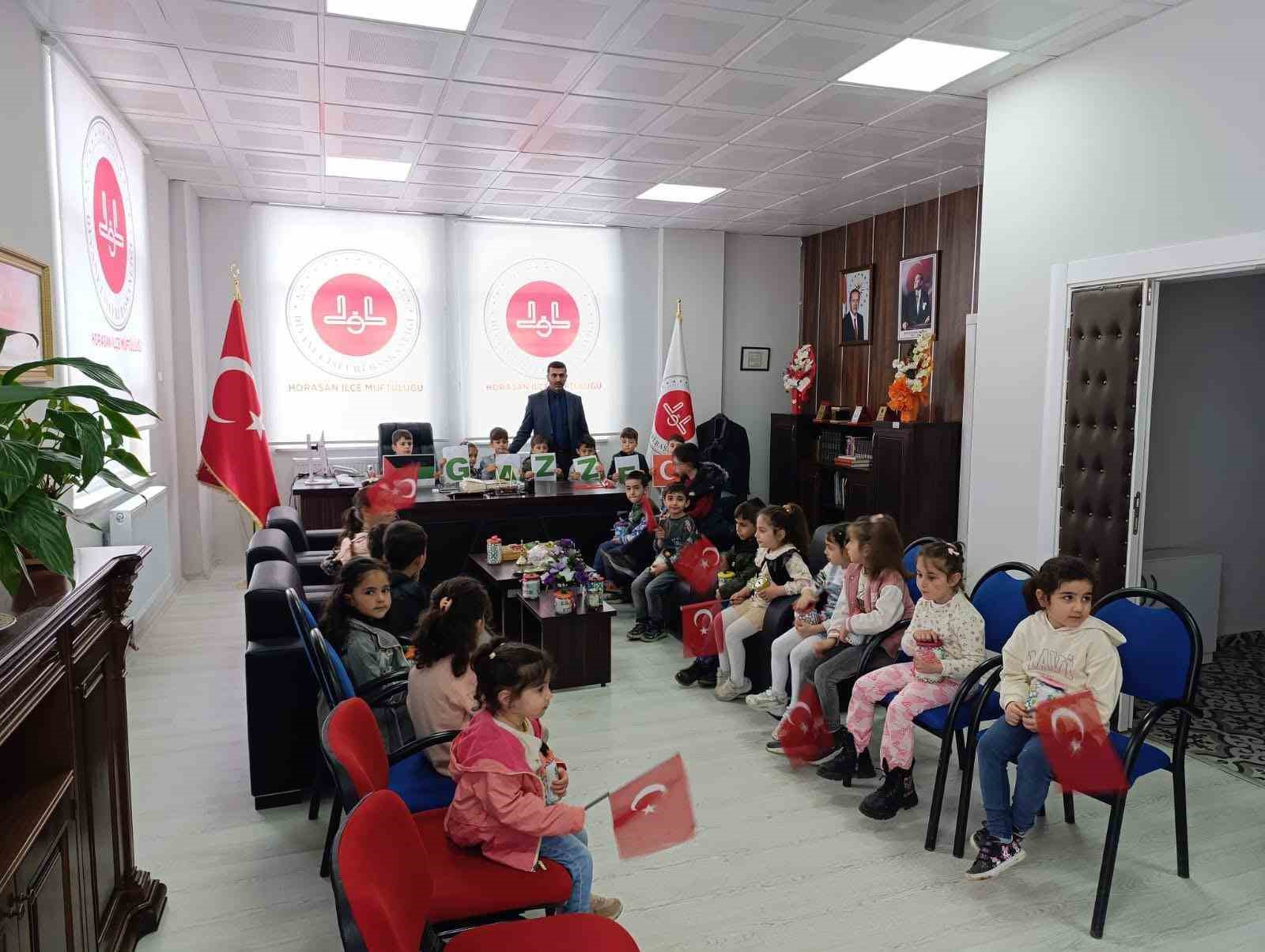Miniklerden Gazzeli kardeşlerine anlamlı destek