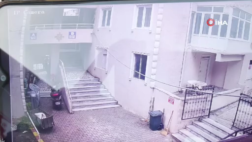 Kumburgaz’da bina duvarlarının yıkılma anı kamerada