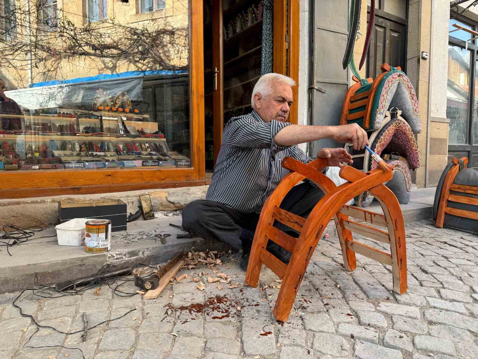Ata yadigarı mesleğini gelecek nesillere taşıyor