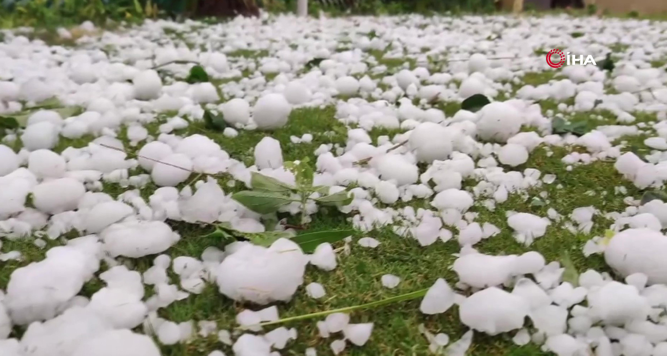 Pakistan’da tenis topu büyüklüğünde dolu yağdı