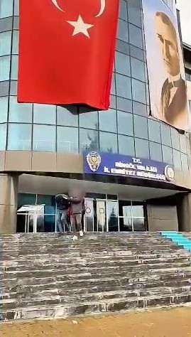 Sosyal medya üzerinden vatandaşları dolandıran 2 kişi yakalandı