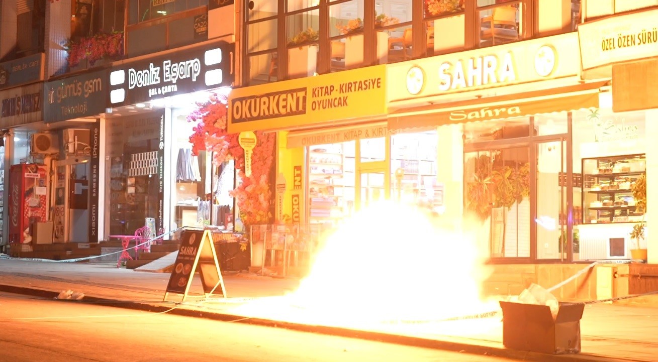 Şüpheli çanta fünye ile patlatıldı