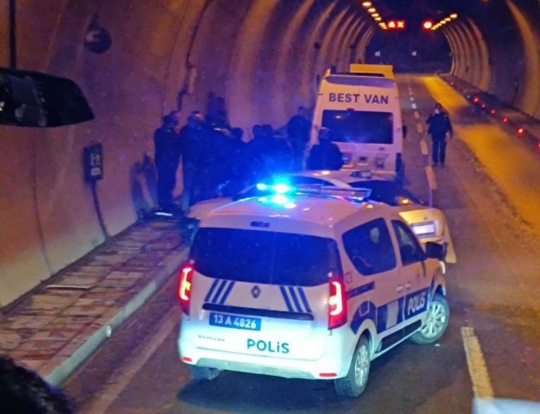 Sürücüler arasında ’yol verme’ kavgası: 2 yaralı