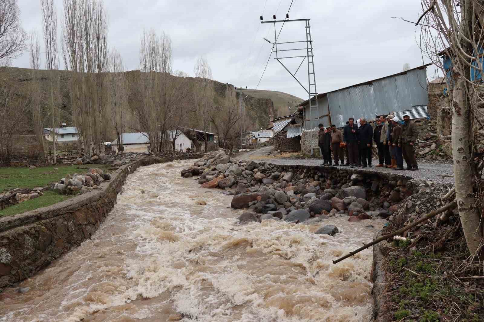 Taşan dere, korku dolu anlar yaşattı