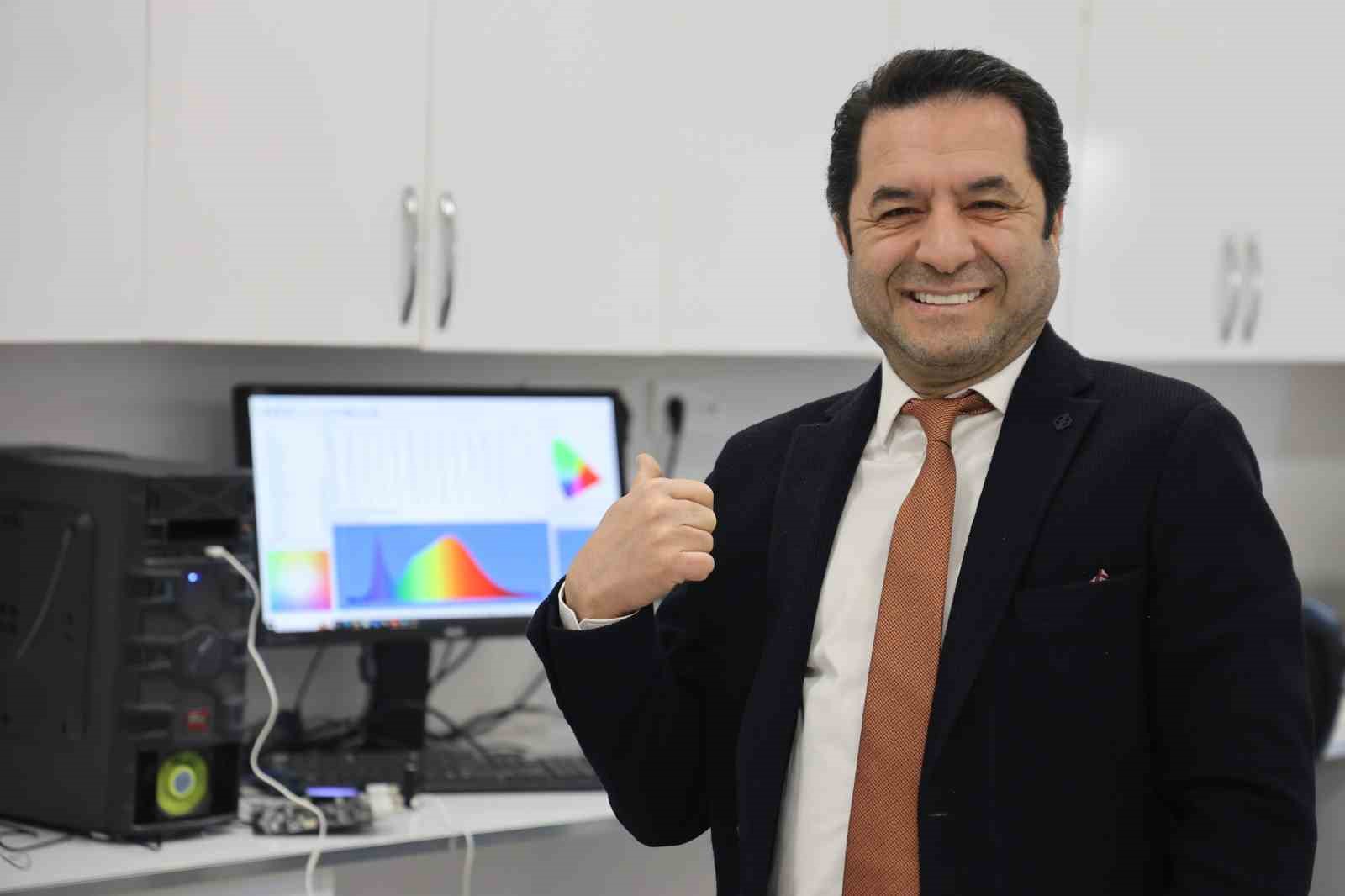 Türk profesörden bir ilk daha: Sarılık hastalığı tedavisi için fotonik sistem geliştirdi