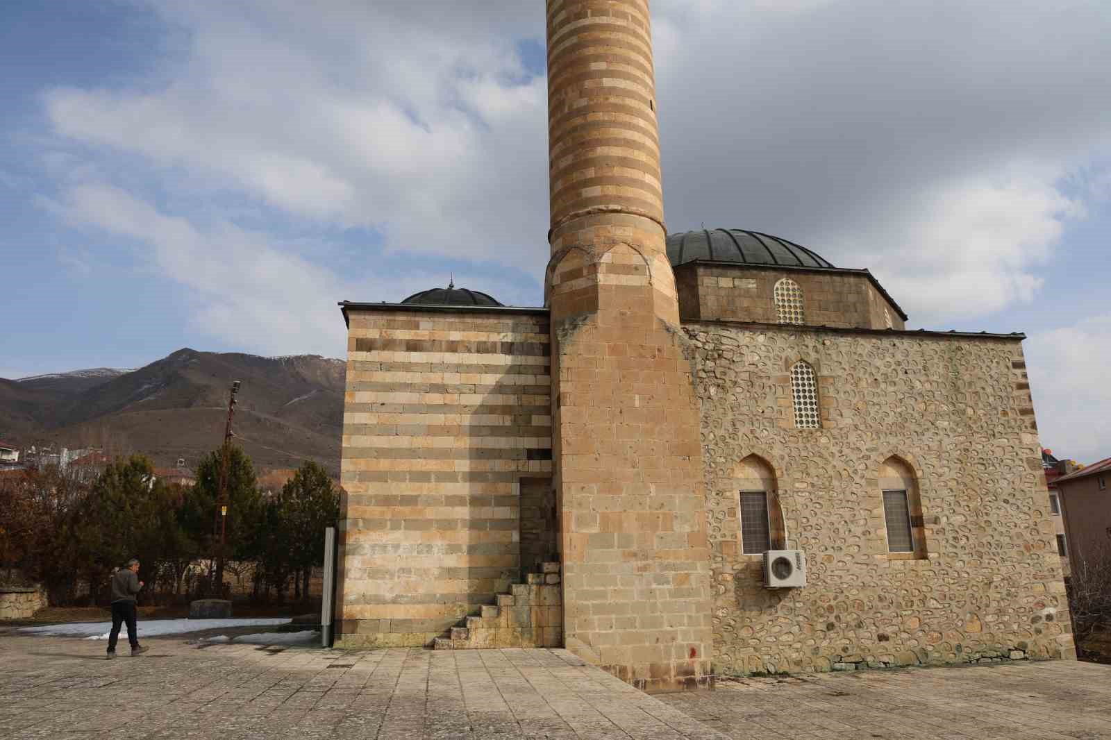 Türkiye’nin ilk taşınan tarihi camisi, cemaatini ağırlamaya devam ediyor