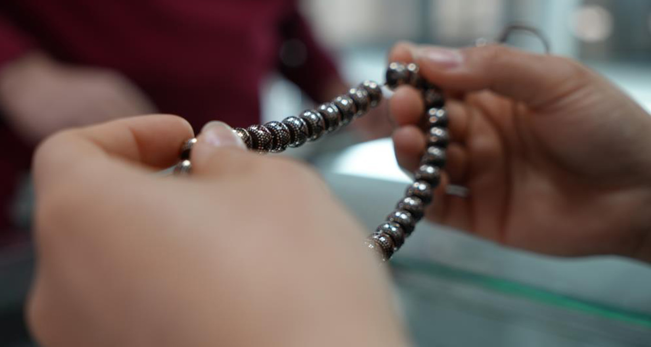 Brezilya’da yetişen meyveden Erzincan’da tespih yapılıyor