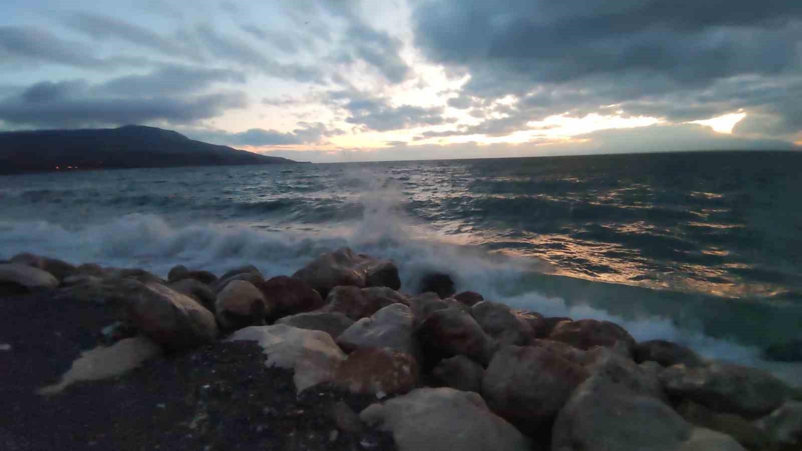 Van Gölü’nde fırtına