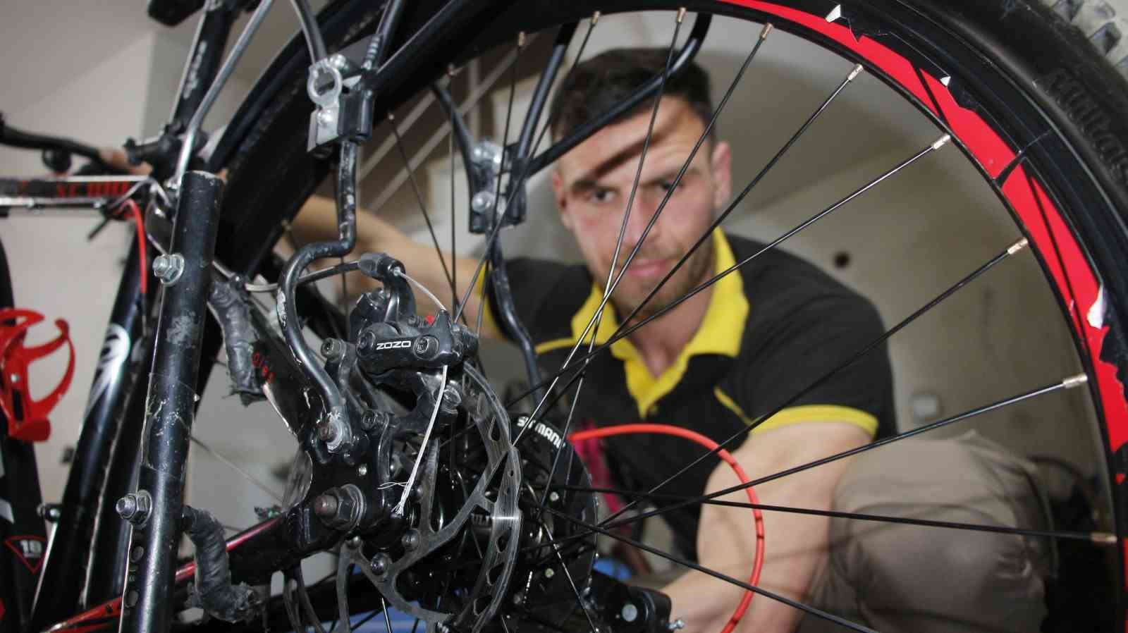 Van’da bisiklet tamircileri yoğun mesaiye başladı