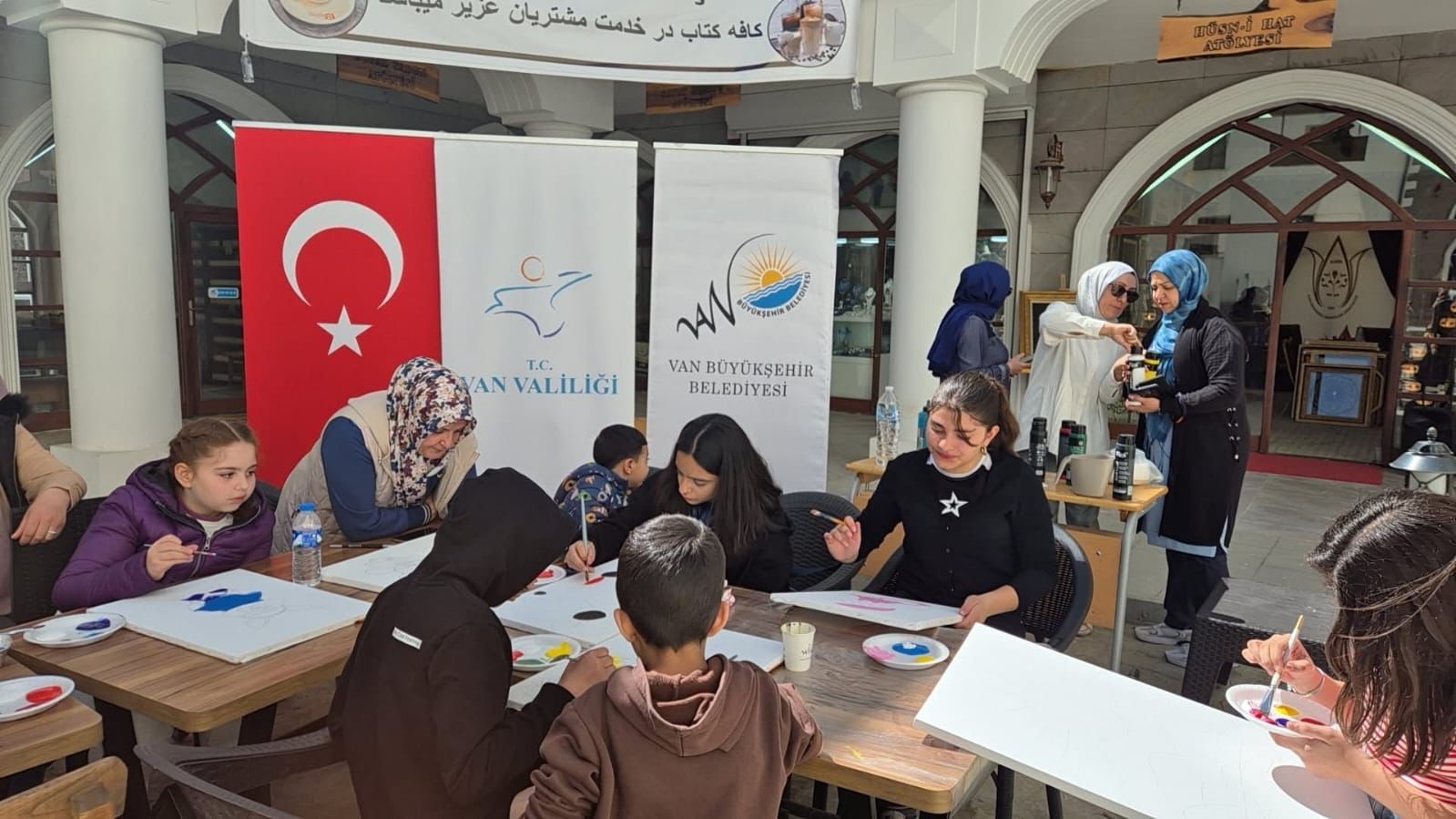 Van’da çocuklara ve annelerine özel atölye