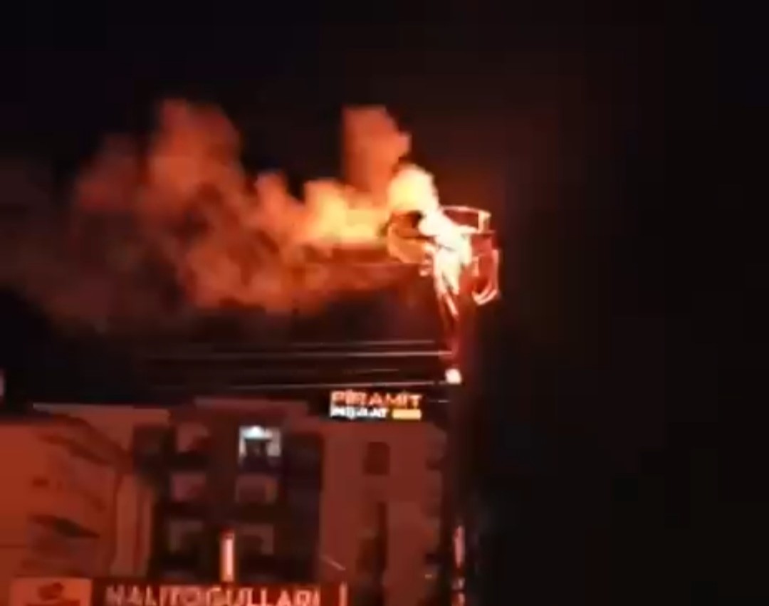 Van’da elektrik trafosu havai fişek gibi patladı