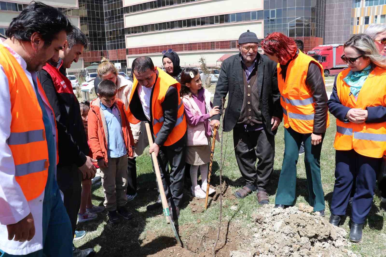 Van’da hastalara özel meyve bahçesi
