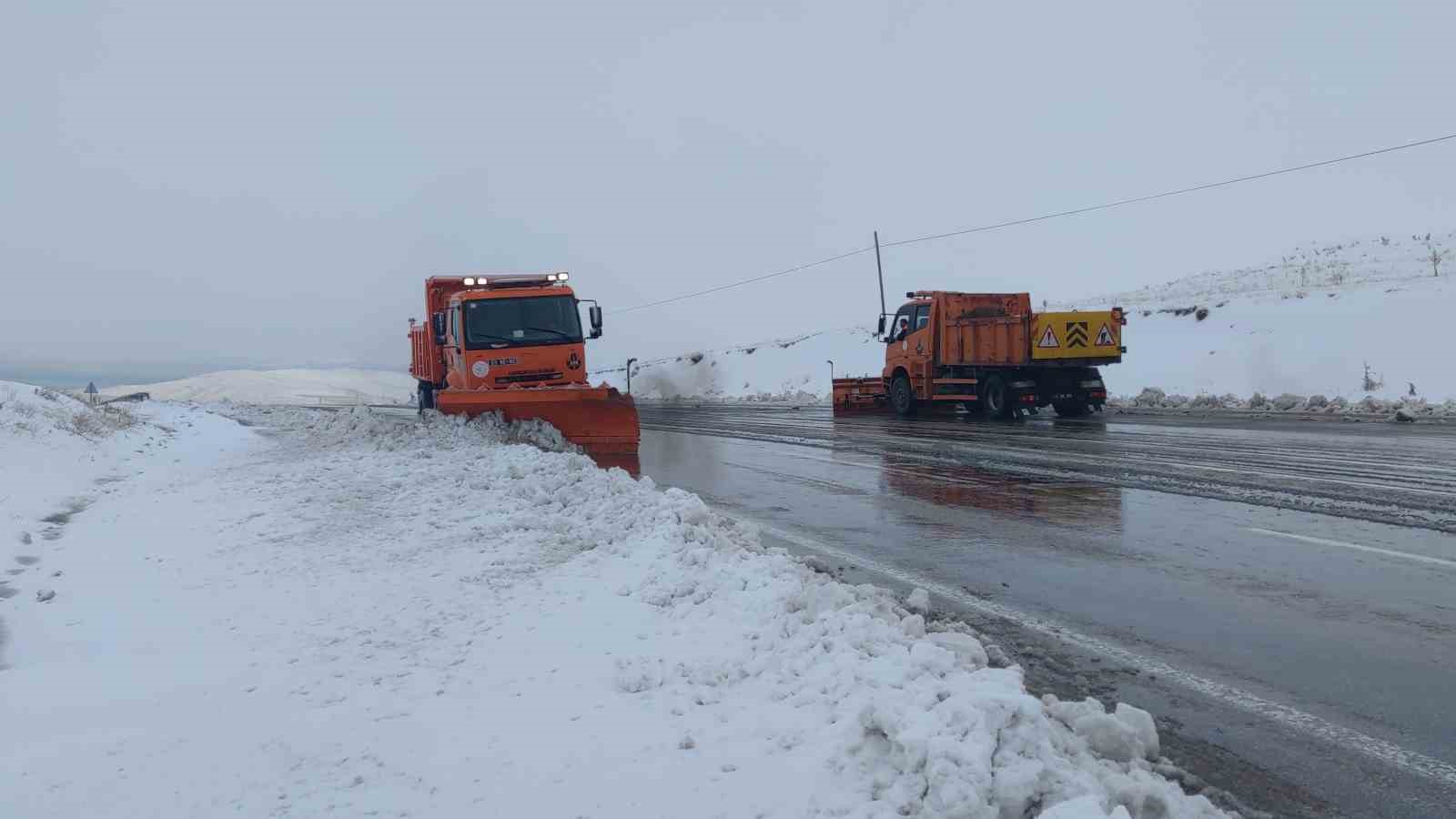 Van’da kar ulaşımı olumsuz etkiliyor