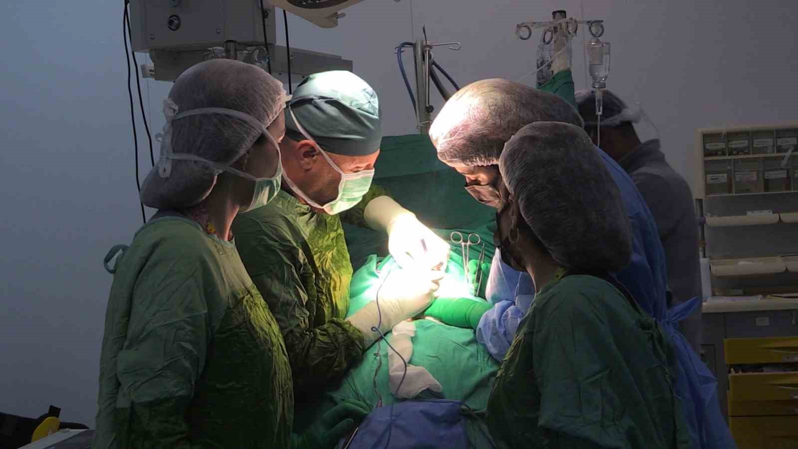 Van’da tiroid ameliyatındaki risk teknolojiyle aşıldı