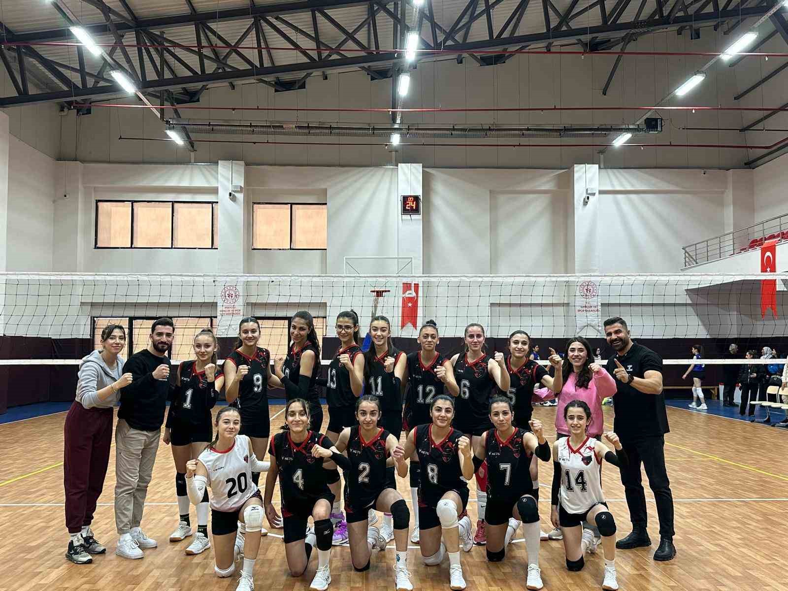 Van’ın ev sahipliğinde genç voleybolcular parkeye çıkıyor