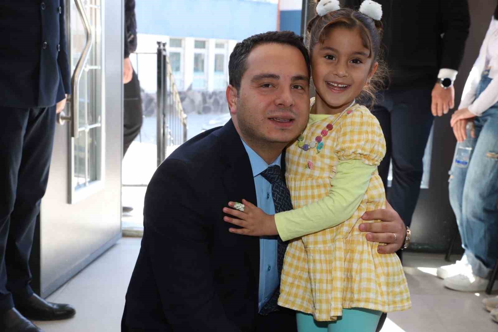 Vanlı anneler çocuklarıyla kütüphanede buluşuyor