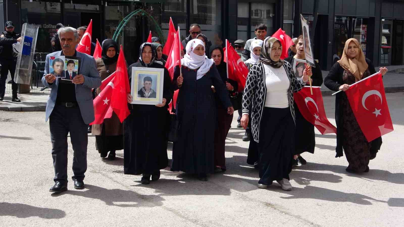 Vanlı annelerin evlat nöbeti 99’uncu haftasında